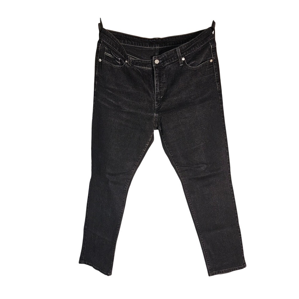 Black Levis with no tags.  In between a straight and skinny.  Waist is 17. - Picture 3 of 8